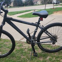 TREK MENS MOUNTAIN BIKE