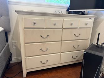 Dresser with 6 drawers