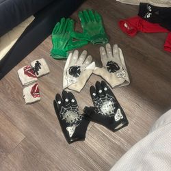 Gloves, headbands, arm bands, mouthpieces,arm sleeves 