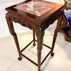 Carved Wood Side Table w/ Marblejj Top – Vintage / Mesa de Madera con Mármol