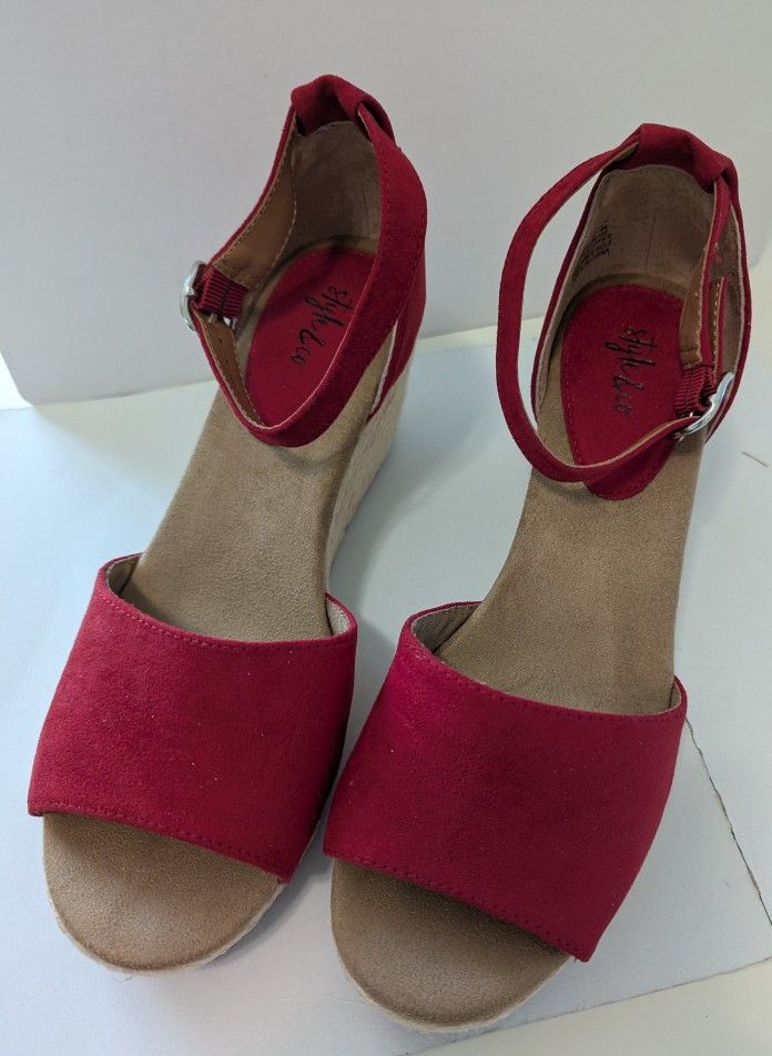 New Woman's Size 8 Red Wedge Sandals