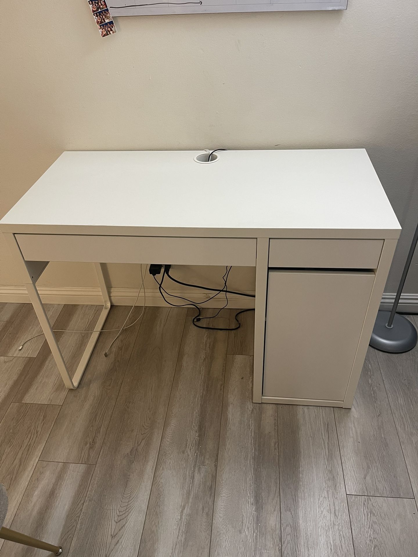 IKEA Micke Desk (White)