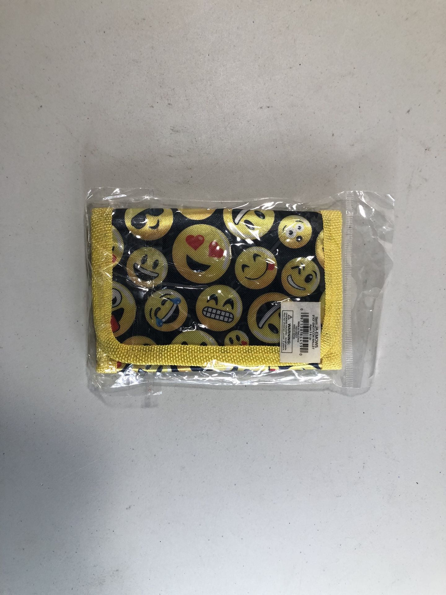 1-Piece of Assorted Emoji Face Wallet