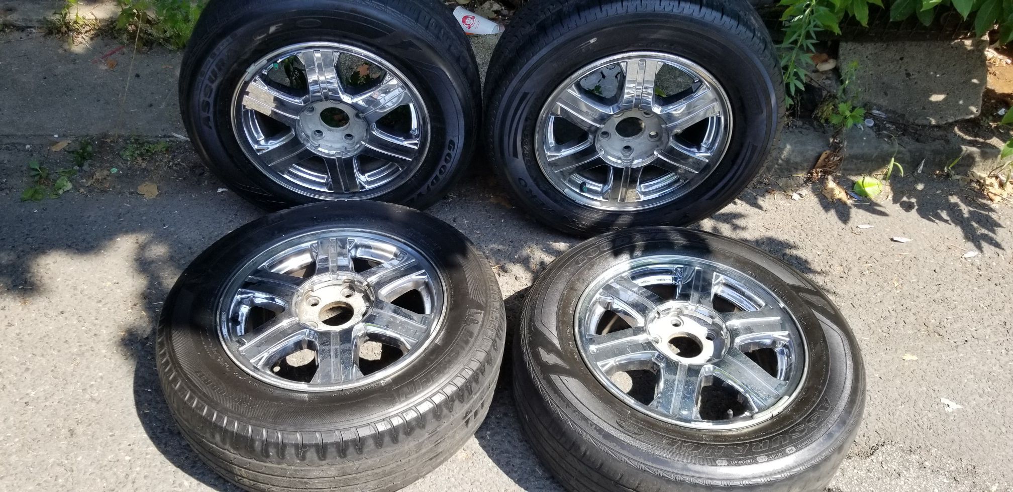 Chrysler pacifica chrome rims & Halo headlights 200.00 only serious inquiries please.