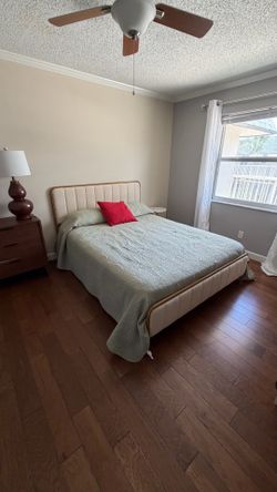 Queen bed frame + matrees