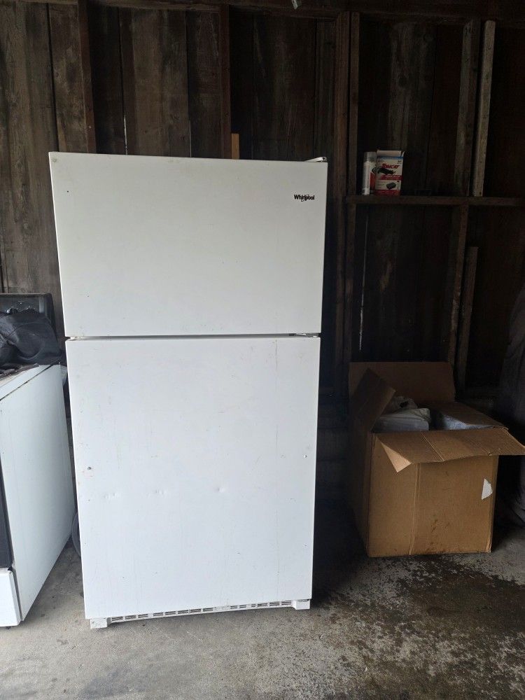 Whirlpool Standard size Refrigerator