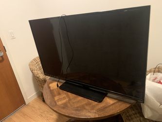 PS4 slim /Two Controllers/48 Inch Vizio