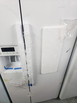 GE Fridge white side by side 33 inches with ice maker new open box ready to deliver warranty with ice and water dispencer