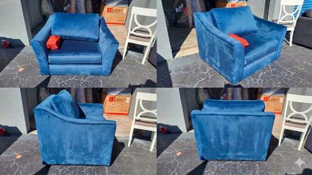 Velvet blue large Accent chairs $100ea firm x2 available Princeton pickup