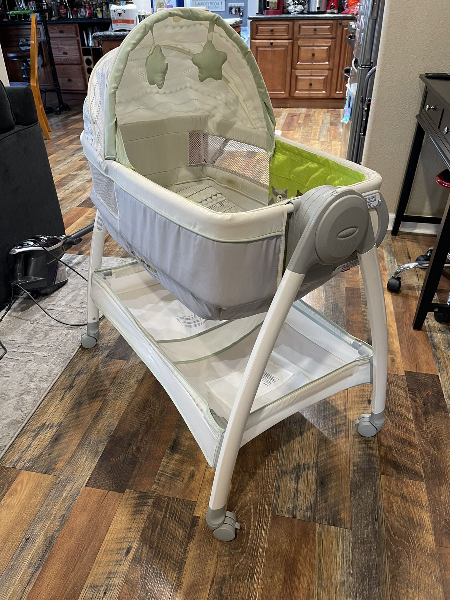 Baby Bassinet / Chaging Table 