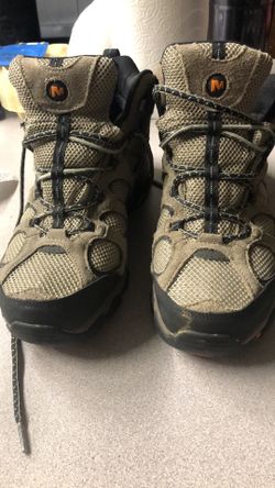 Sneaker boot size 10 great condition