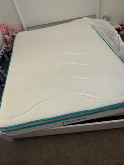 QUEEN BED SUPER CLEAN!