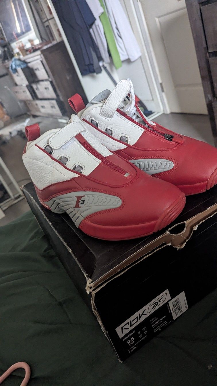REEBOK  IVERSON'S  Answer 4's Size 9.5 (NEW)