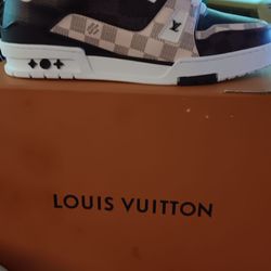 Authentic Louis Vuitton tennis shoes sz 12
