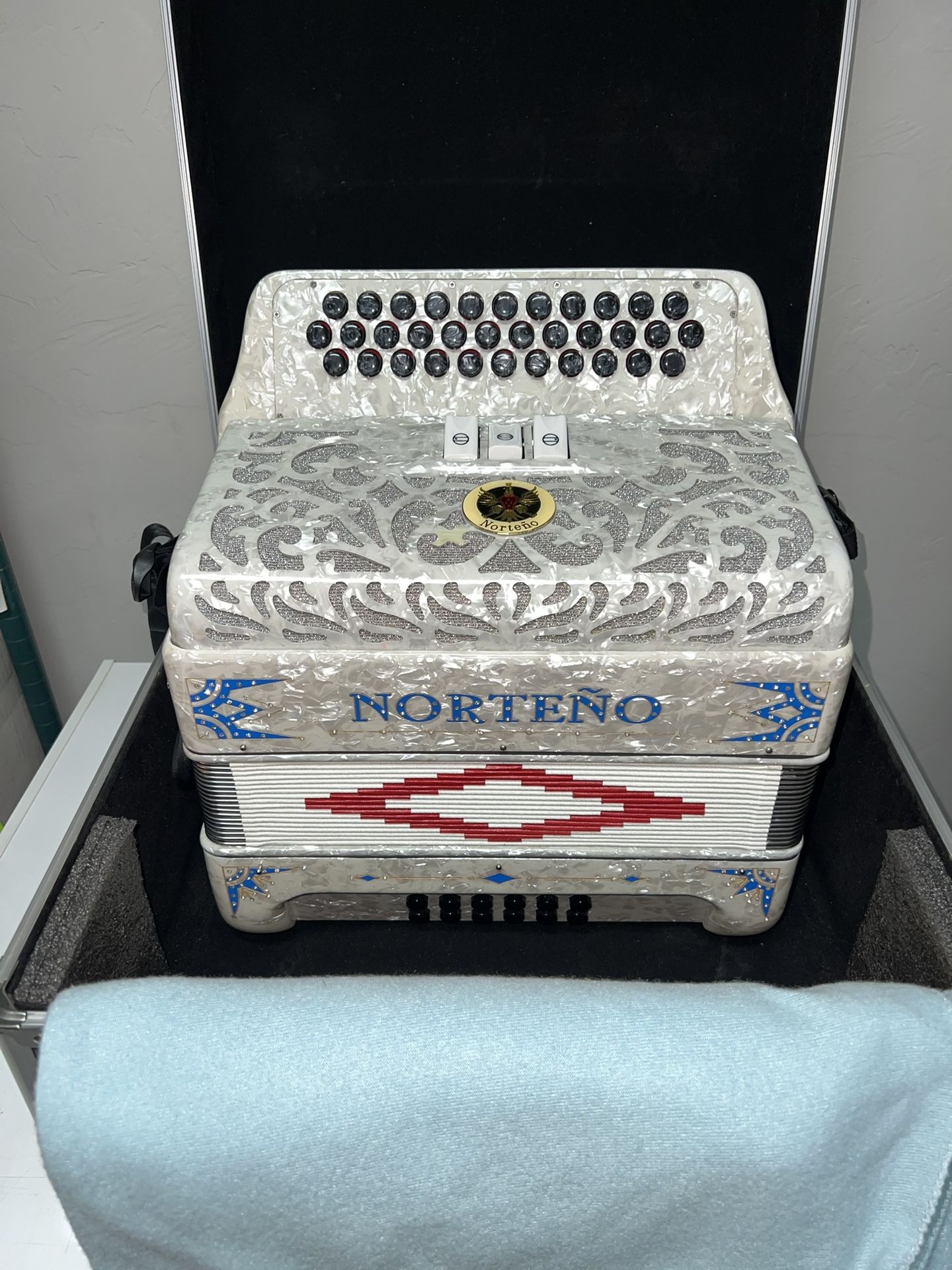 White Gabaneli Norteño Accordion