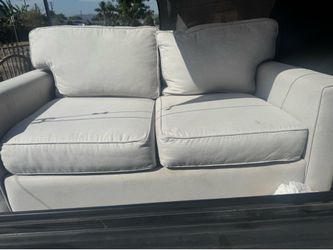 Laurel loveseat
