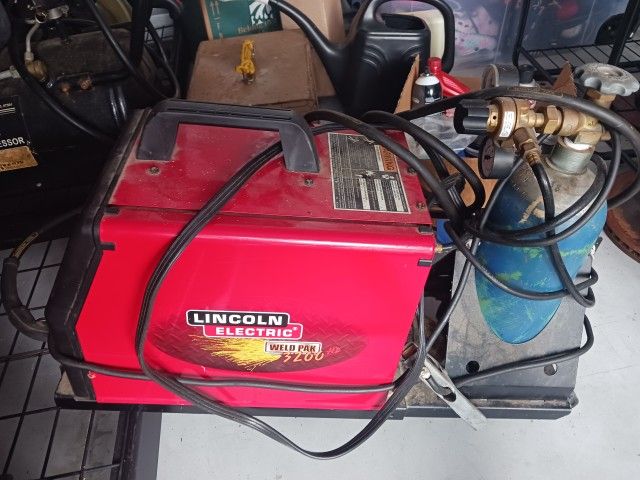 Lincoln Electric 3200 HD Welder