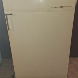 Vintage Ge Refrigerator 