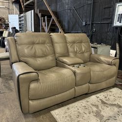 Power Recliner Loveseat. 🚚WE DELIVER🚚