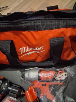 Mikwaukee 12v combo with charger and batteries