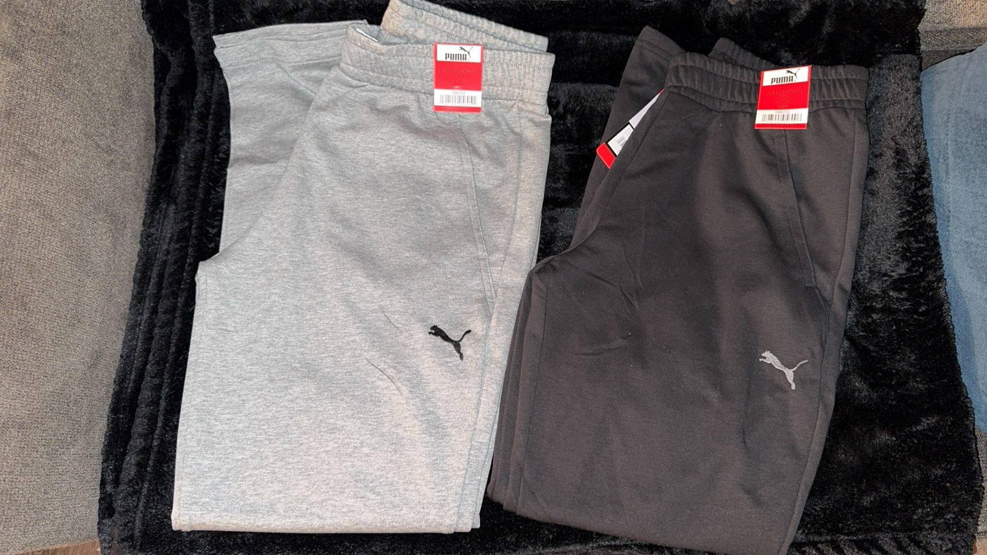 Men’s PUMA lightweight Sweatpants Size MEDIUM