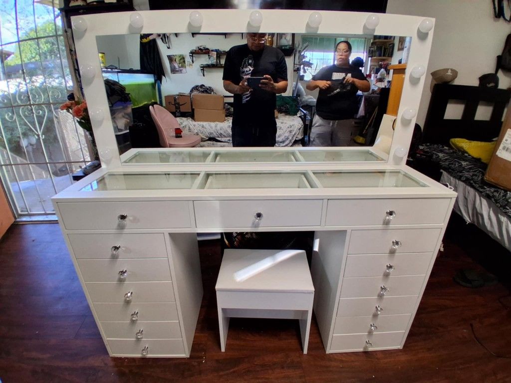Brand New 15 Drawer Vanity In Box