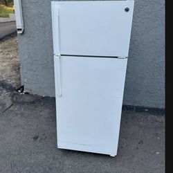17.5 Cubic GE refrigerator fridge with Freezer 2019 model Free Local Delivery/30 Day Warranty