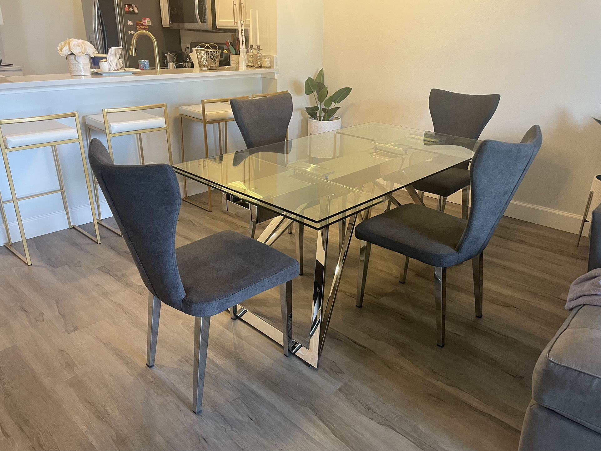 Glass Dining Room Table With ) Chairs