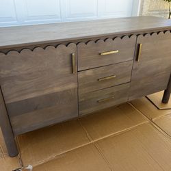 Brand New. Moes Server. Retails Over $1900. Our Price $780