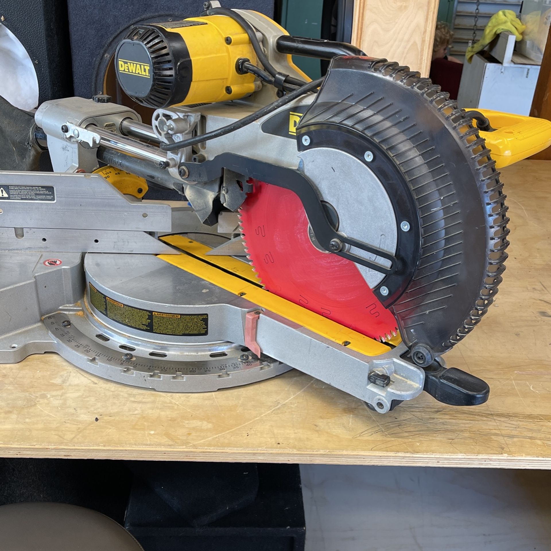 Dewalt DWS780 12” Double Bevel Sliding Compound Miter Saw
