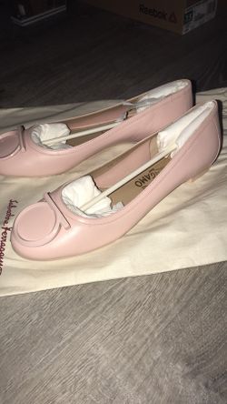 100% authentic brand new Salvatore farragamore pink flat