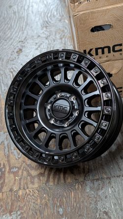 18" Kmc Ims Matte Black w/ Gloss Black Lip