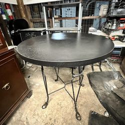 Round Table 