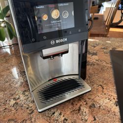 Bosch 800 Series Espresso machine - Like new, Works Perfect