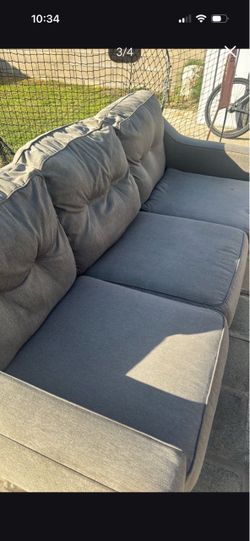 FREE COUCH NONE SMOKING HOME CLEANED AND VACCUMED CURB SIDE PICK UP