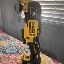 Dewalt Multi Tool R 3 Speeds 20v. $80 Tool Only Pick Up In Van Nuys