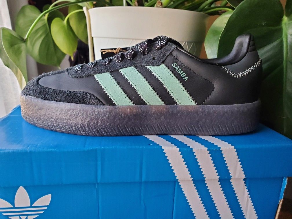 Women's Adidas Sambae