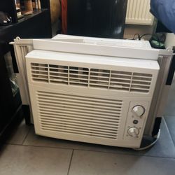 Ge. 5000 Btu Air Conditioner 