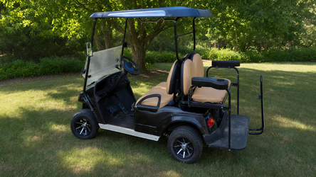 2021 4 Seater Golf Cart in like new condition