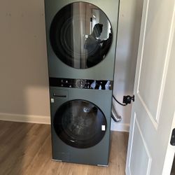 LG wash tower Washer/Dryer Set 