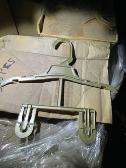 300 Kids Plastic Hangers – Bulk Lot – Retail / Closet Organization