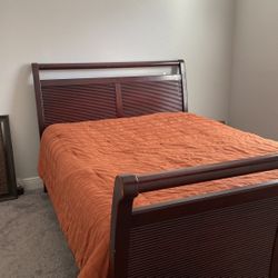 Queen Bedroom Furniture | Bedframe | Wall decor