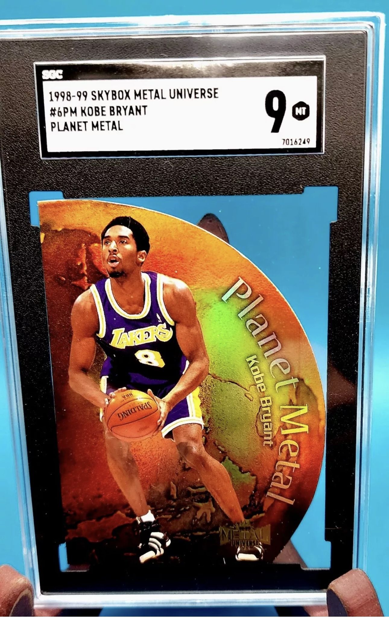 1998-99 Skybox Metal Universe KOBE BRYANT Planet Metal Die Cut Insert #6 SGC 9