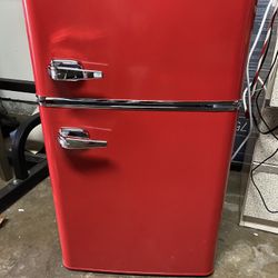 Insignia 3.1 mini fridge 
