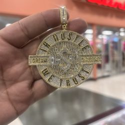 two pendant In Hustle we trust + Self Made 