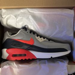 Nike Air Max 90 LTR Size Youth / Men 7 or Women’s 8-8.5