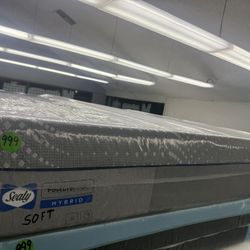 KING SIZE SEALY POSTUREPEDIC HYBRID MATTRESS & BOX SPRINGS BED SET