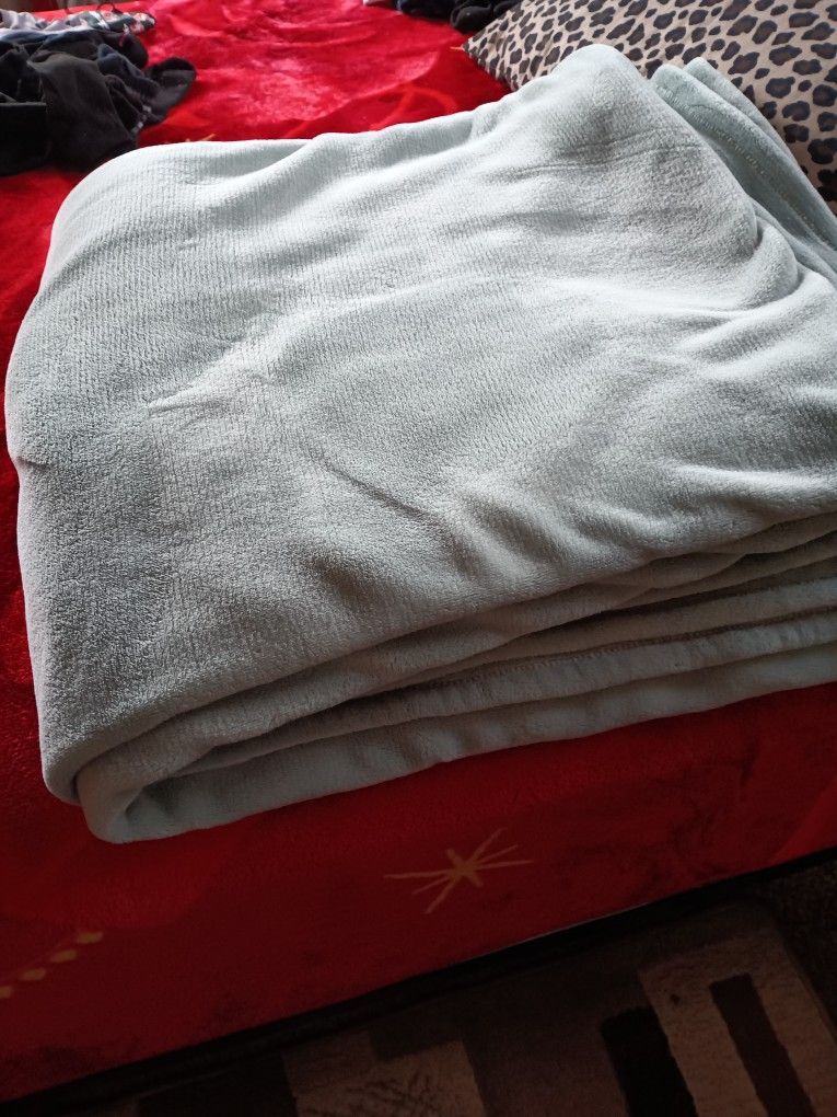 King Size Blanket Brand Charisma To Big For My Bed Really Soft 15.00