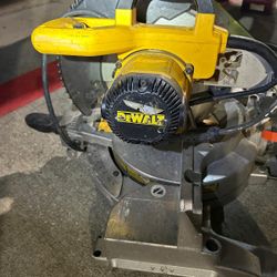 DeWalt Saw
