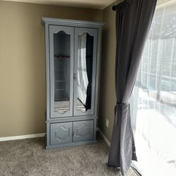 Locking Gun Cabinet 